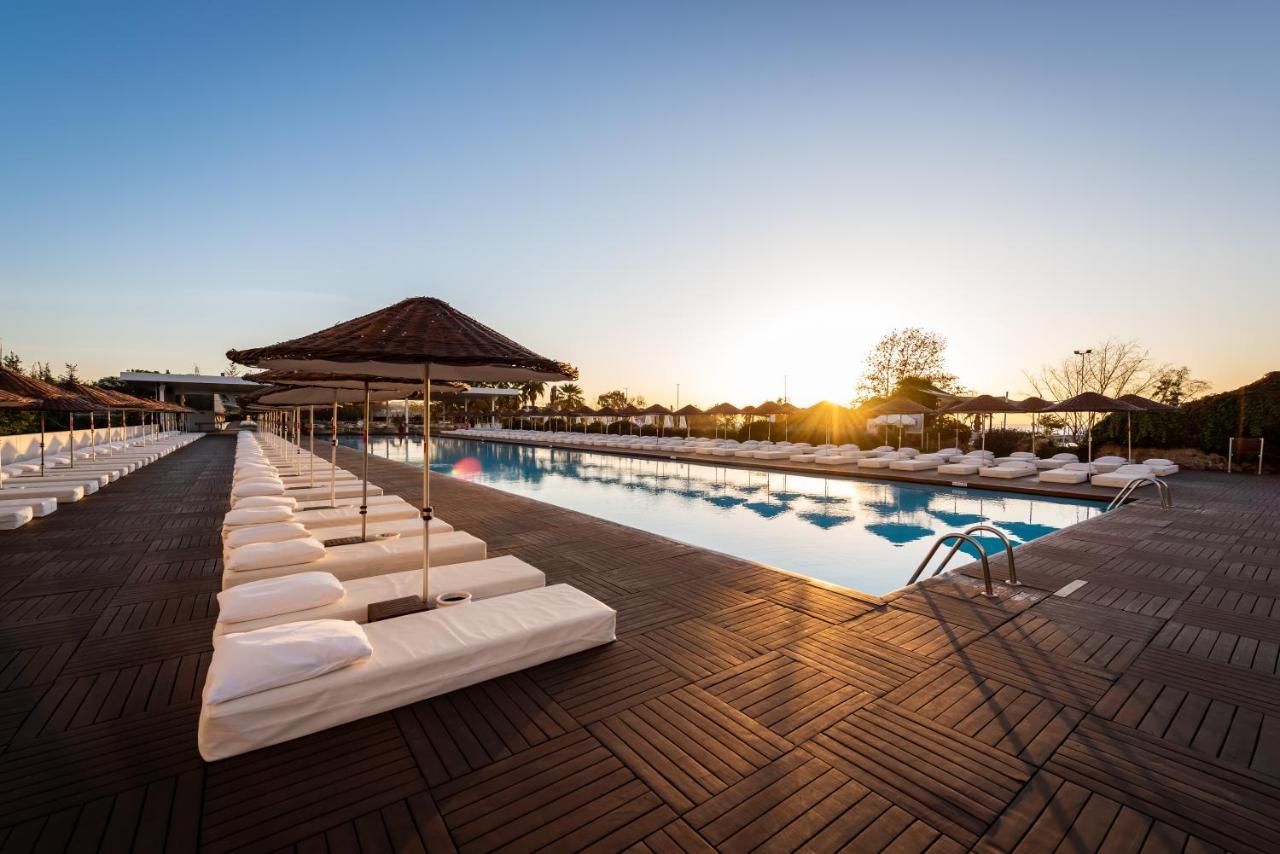 Sunis Hoteles Hotel SU Antalya Exterior foto The pool at the resort
