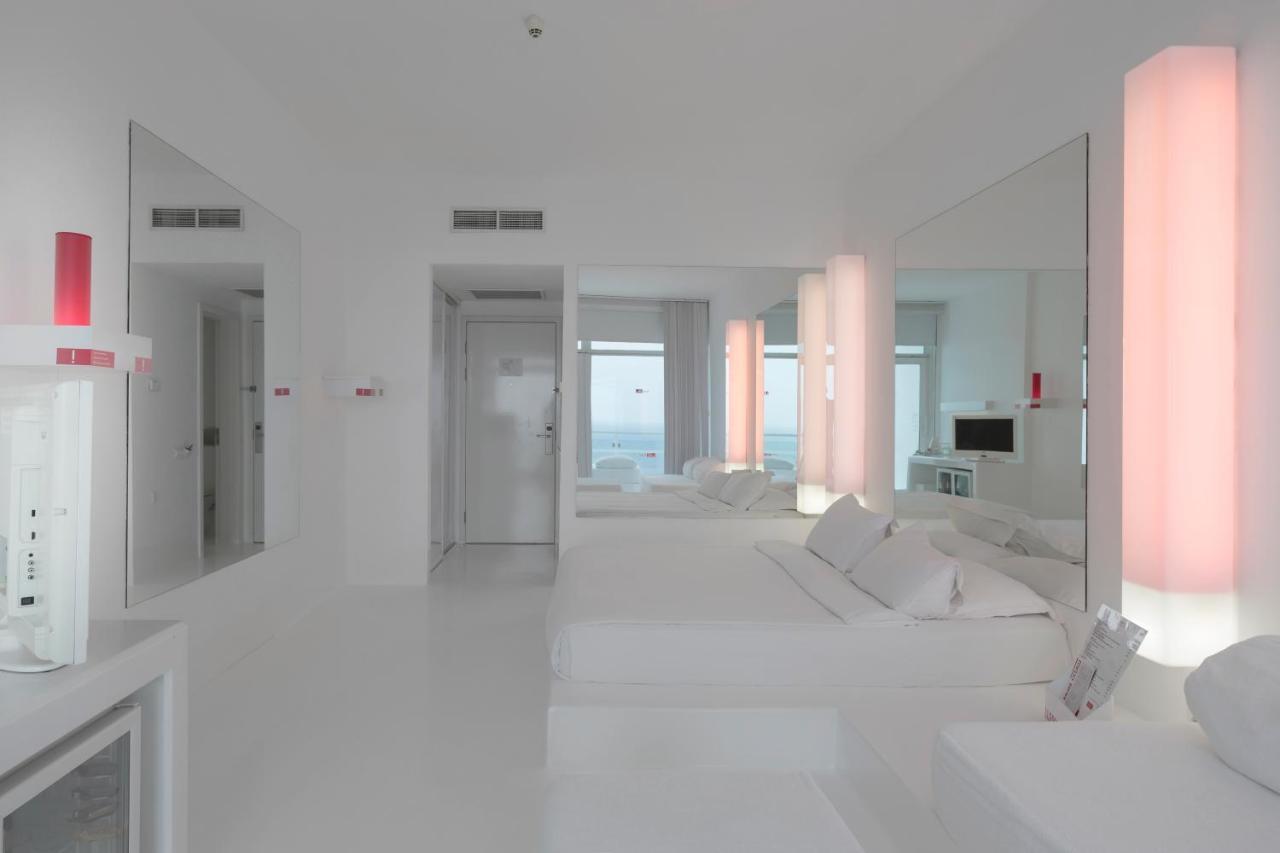 Sunis Hoteles Hotel SU Antalya Exterior foto A room at the hotel