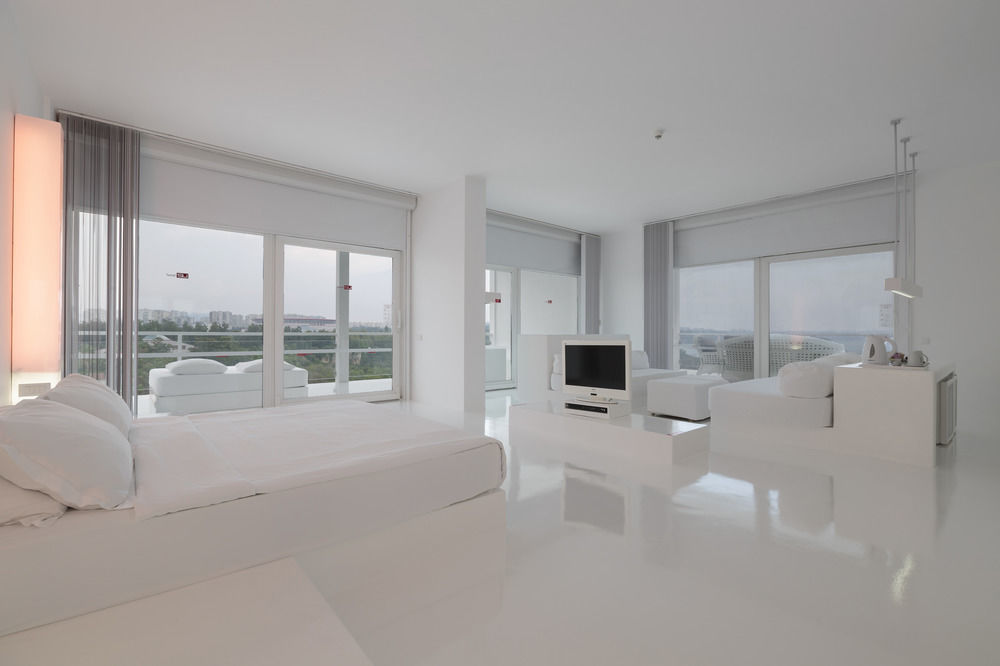 Sunis Hoteles Hotel SU Antalya Exterior foto A room in the hotel