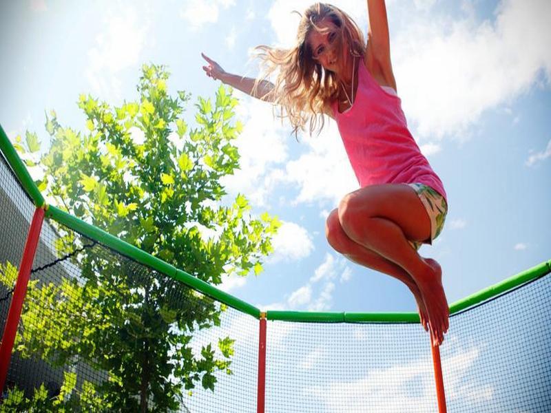 Sunis Hoteles Hotel SU Antalya Exterior foto A woman on a trampoline