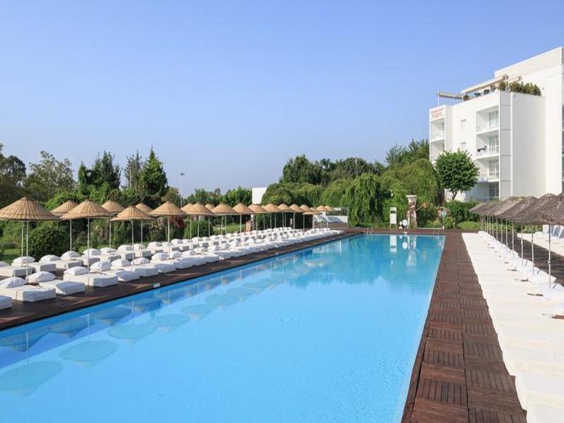 Sunis Hoteles Hotel SU Antalya Exterior foto The swimming pool at the hotel